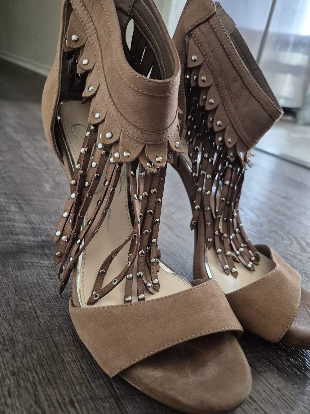 💕Jessica Simpson Boho Brown Fringe Studded Heels Size 7💕